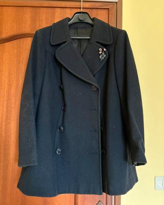 cappotto blu donna doppiopetto con spilla