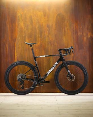 Bicicletta gravel Berria Naii Br Rival XPLR carbon