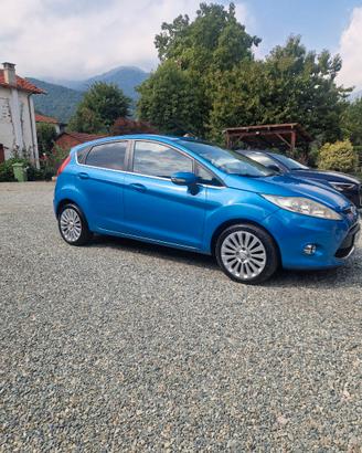Ford Fiesta titanuim guida per neopatentati