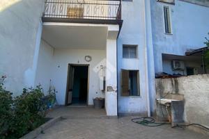 5 LOCALI A AVELLA