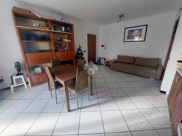 2 LOCALI A MARANO DI NAPOLI