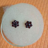 orecchini con pietre di granato
