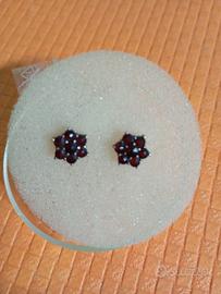 orecchini con pietre di granato