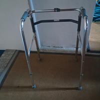 Deambulatore e sponda letto