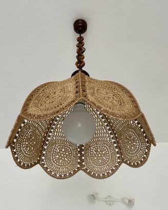 Lampadario fatto all'uncinetto