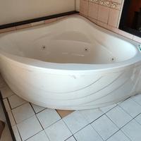 Vasca idromassaggio angolare 