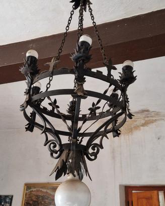 antico lampadario da soffitto