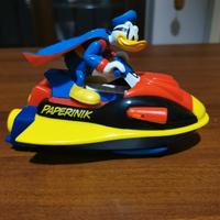 motoscafo a batterie con paperinik alla guida