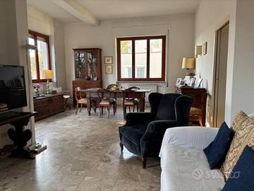 Villa a Camaiore, 10 locali