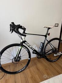 Bici da corsa in carbonio Giant Defy Advanced 2 L