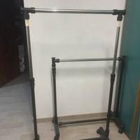 N.2 appendiabiti con ruote