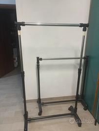 N.2 appendiabiti con ruote