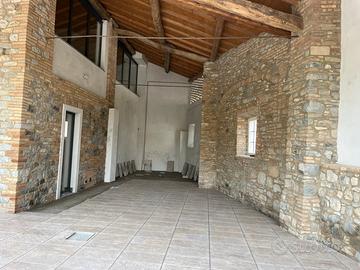 Cascina e doppio garage