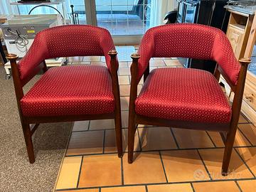 Poltroncine in legno tappezzate