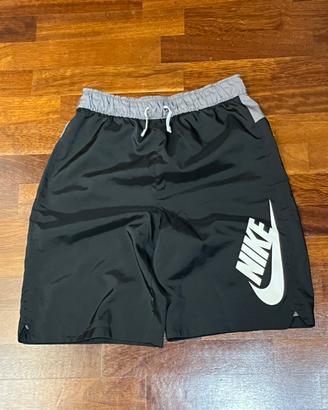 pantaloncini nike in perfette condizioni