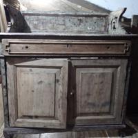 Credenza antica