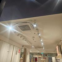 condizionatori a soffitto e telecomando