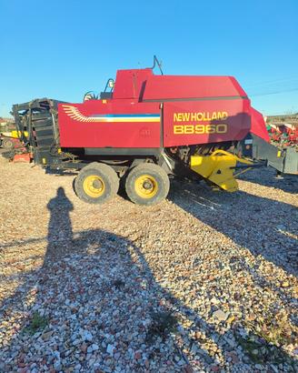 NEW HOLLAND BIG BALER 960ST