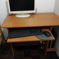 pc, scrivania,sedia 
