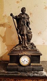 Scultura in bronzo con orologio