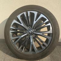 4 cerchi Yaris cross con ruote estive