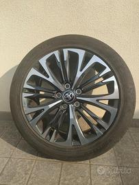 4 cerchi Yaris cross con ruote estive