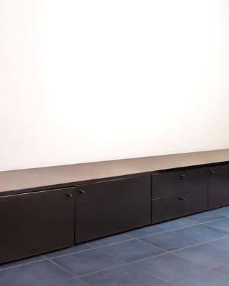 Madia Cappellini nera - design senza tempo