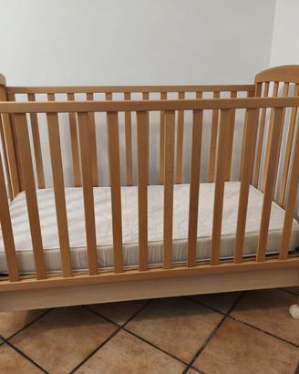 Lettino in legno per neonati