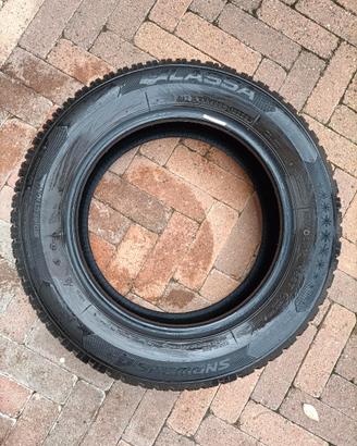 4 Pneumatici invernali 185 65 R15 Nuovi