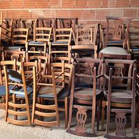 Sedie in legno e tessuto