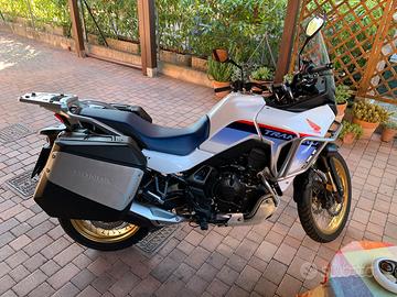 Honda Transalp 750 travel