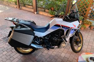 Honda Transalp 750 travel