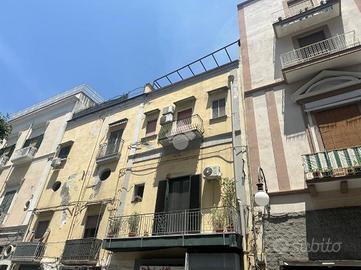 5 LOCALI A TORRE ANNUNZIATA