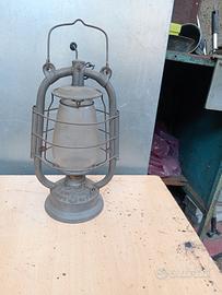 Vecchia lampada, lume ad olio/petrolio