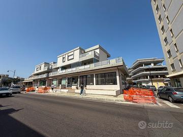 Oltre 3 vetrine a Olbia