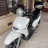 Aprilia Scarabeo 300 - 2012