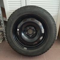 Gomme termiche Pirelli 185/65/15 con cerchi 