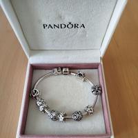 Bracciale Pandora originale in argento + 11 charms