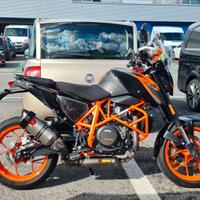 Ktm Duke 690 R, targa radiata, accessori e ricambi