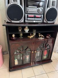 Mobile basso con vetrina