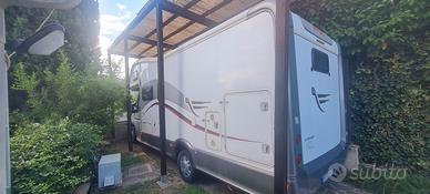 Camper mansardato arca 725 glm