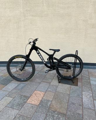 Trek Session R2 2025 – Downhill