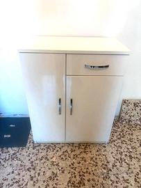 Mobiletto bianco laccato 2 ante e 1 cassetto