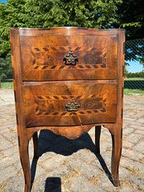Comodino in legno intarsiato