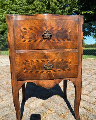 Comodino in legno intarsiato