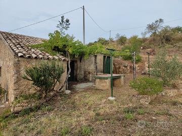 Terreno con fabbricato Rustico AIDONE