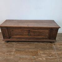 Cassapanca di pregio in legno massiccio