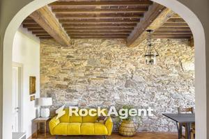 Villa di 380 m² con più di 5 locali e box auto a C