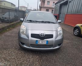 Toyota Yaris 1.0 benzina 5porte neopatentati clima