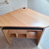 Scrivania angolare per computer